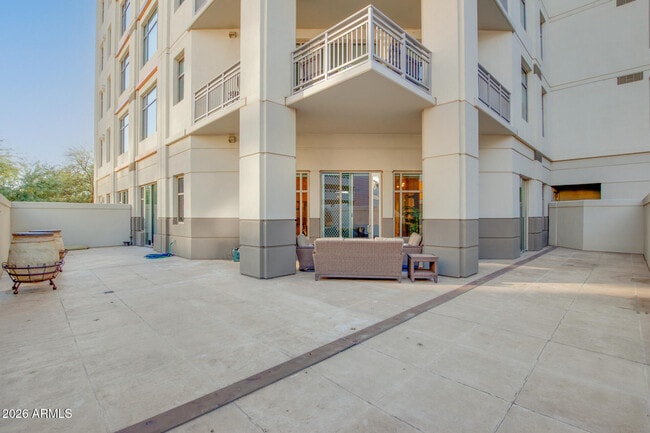 Building Photo - 2211 E Camelback Rd