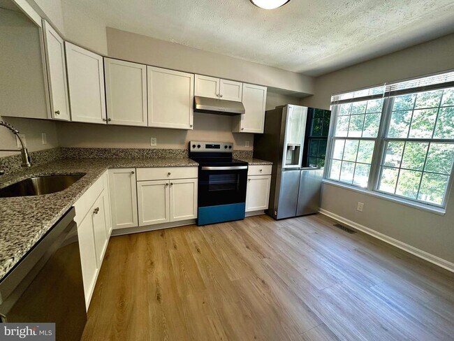 Building Photo - 404 Cabin Ct