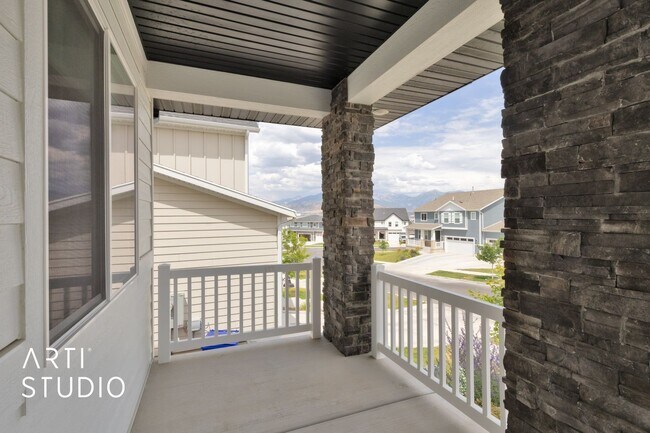 Building Photo - 2577 N Velvet Moon Dr