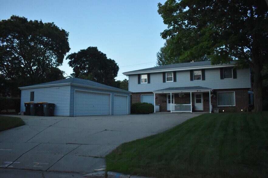 Building Photo - 1954 River Park Ct