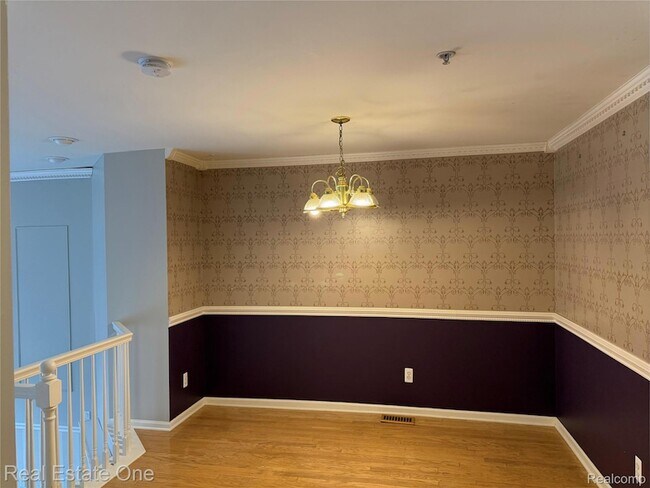 Building Photo - 29285 Glen Oaks Blvd E