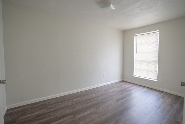 Building Photo - 3914 Ripplebrook Dr