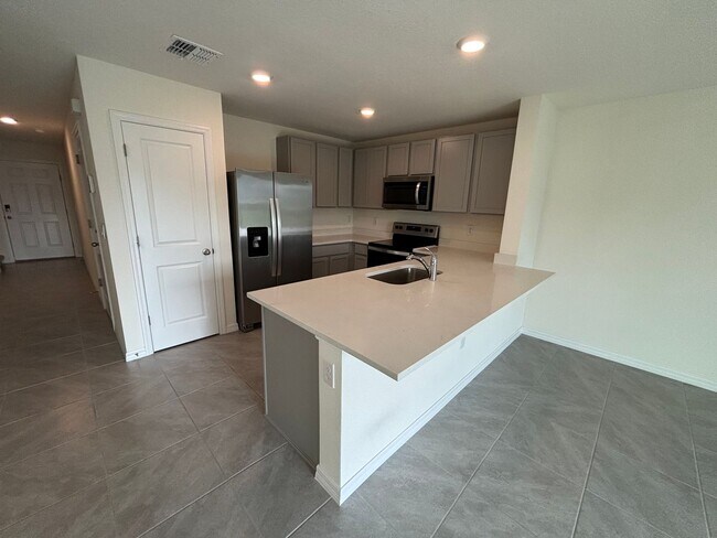 Building Photo - 8243 SW 67th Ave