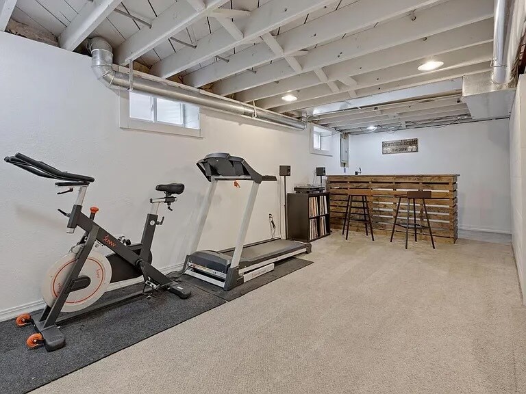 Building Photo - 141 S 75th St