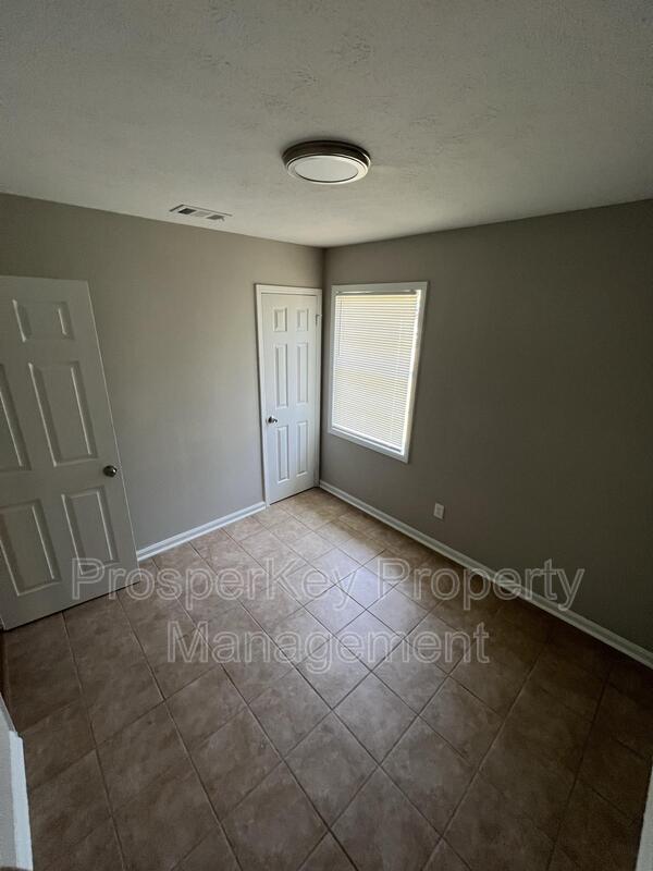 Building Photo - 615 Buford Dr