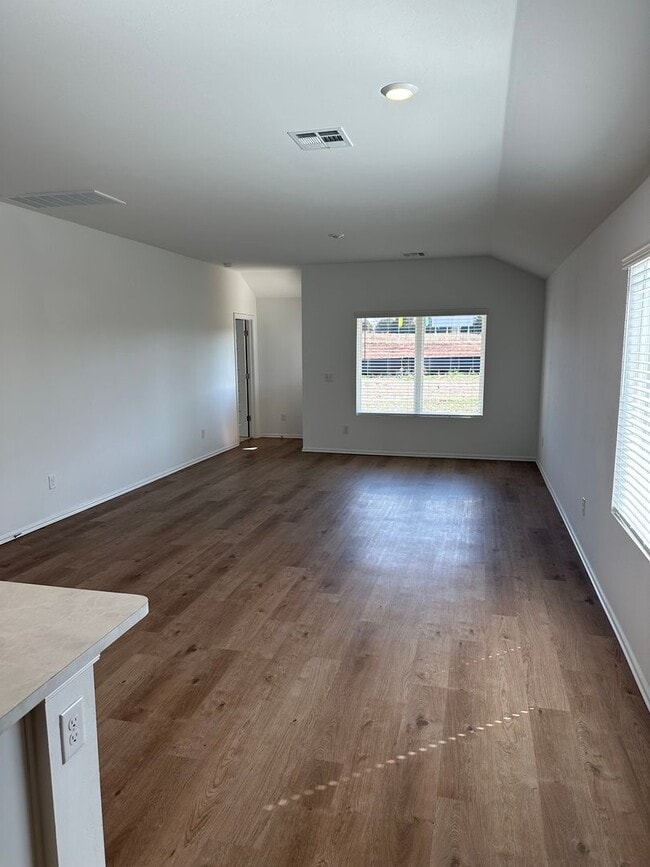 Building Photo - Limited Time Savings — FREE Blackstone Grill — Sign by 6/15! Charming 3 Bed, 2 Bath Home in Purcell