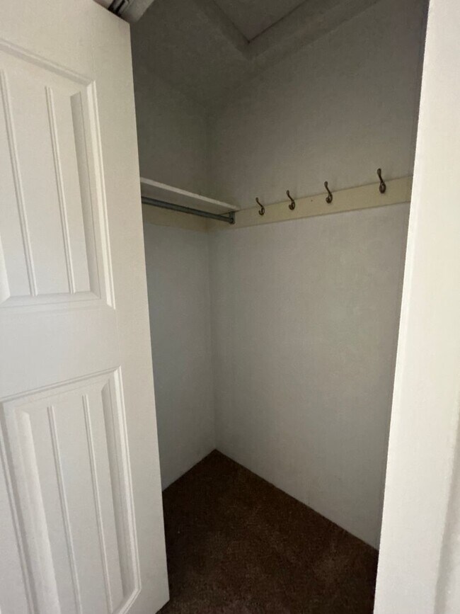 Building Photo - 858s9