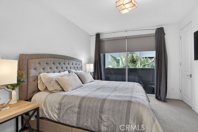 Building Photo - 985 Doheny Way