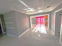Building Photo - 2601 NE 9th Ave
