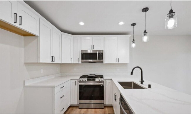 Building Photo - 323 Ashbrook Dr