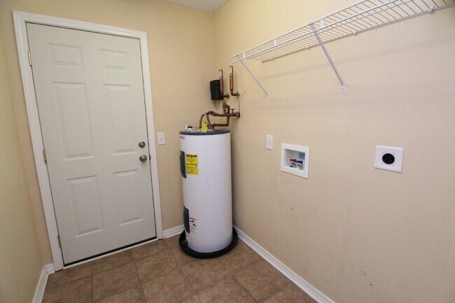 Building Photo - Beautiful Family Home Near Top Schools & N...