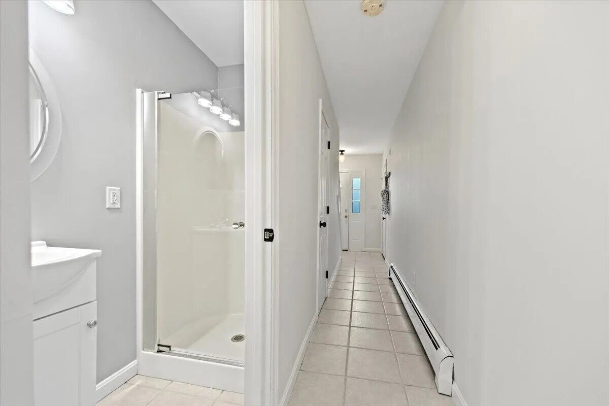 Building Photo - 14 Woodside Dr