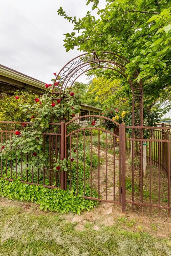 Building Photo - Peaceful Country Casita in the Foothills – 1 Bed / 1 Bath