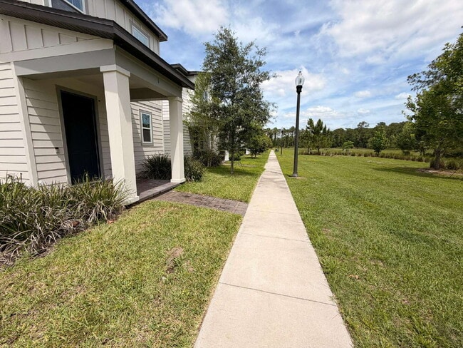 Building Photo - "Spacious 3-Bedroom Retreat in Winter Garden - 5520 Sq Ft of Comfort!"