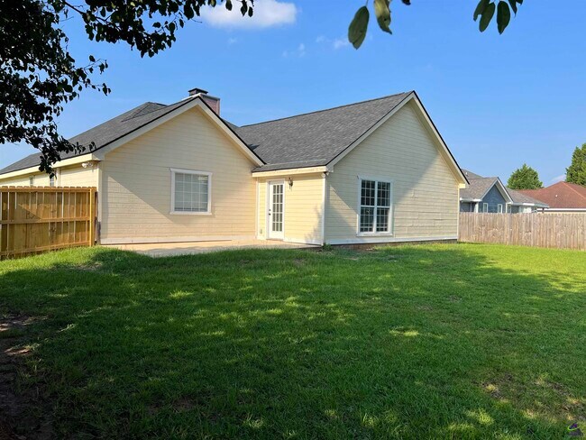 Building Photo - 203 Bryson Way