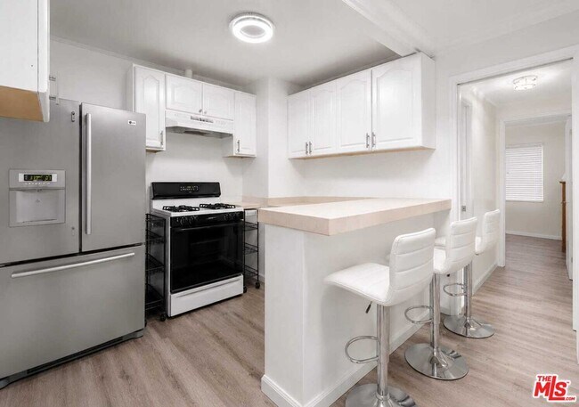 Building Photo - 138 N Hamel Dr