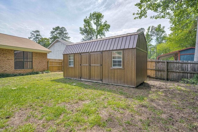 Building Photo - 323 Forest Ct
