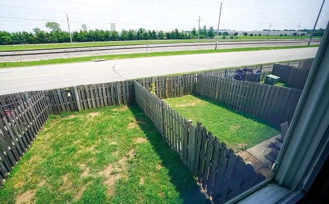 Building Photo - 853 E 167th Ct