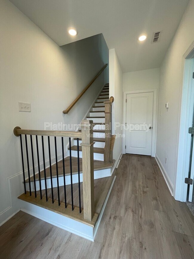 Building Photo - 5221 Riden Ct