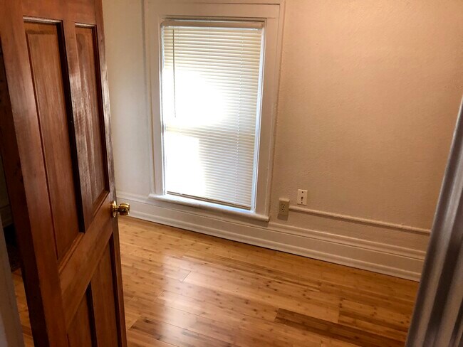 Building Photo - 1611 Grand St NE