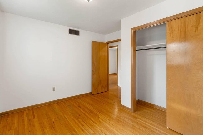 Building Photo - 2107 Garden Dr