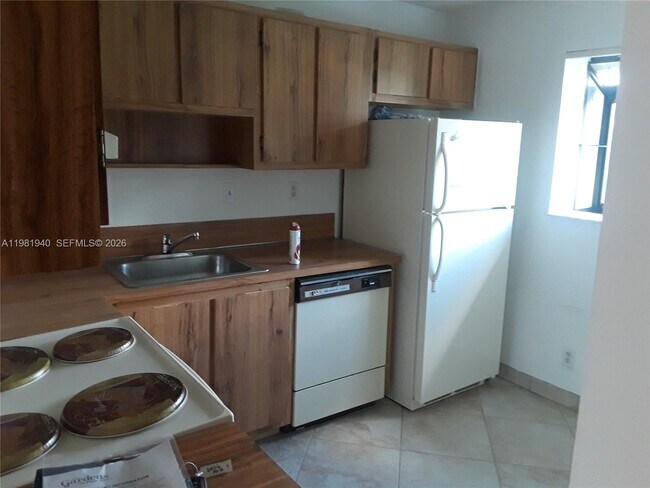 Building Photo - 107 Gardens Dr