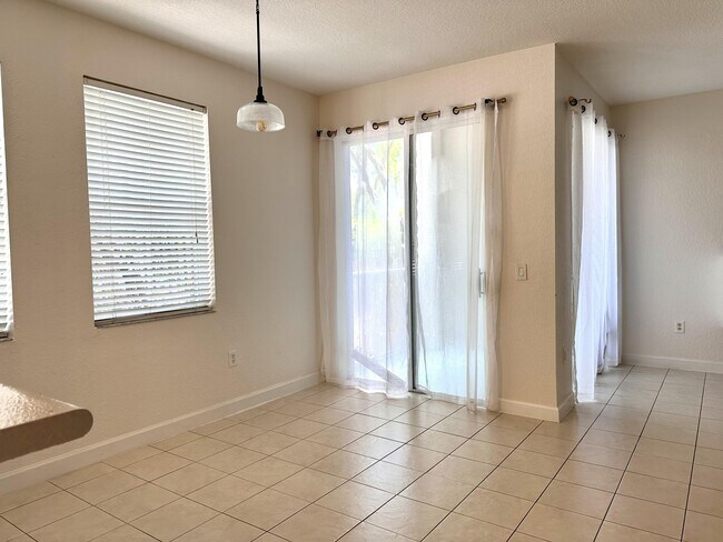 Building Photo - 1002 Shoma Dr
