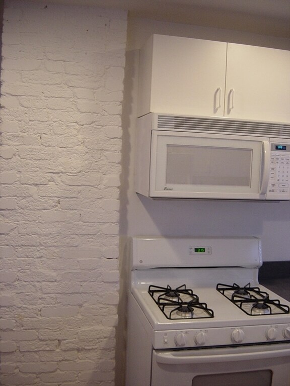 Building Photo - 36 Holman St