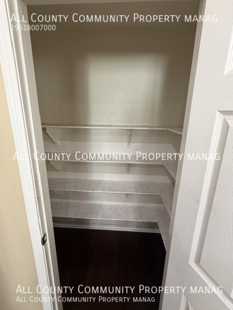 Building Photo - 315 W Linden Dr