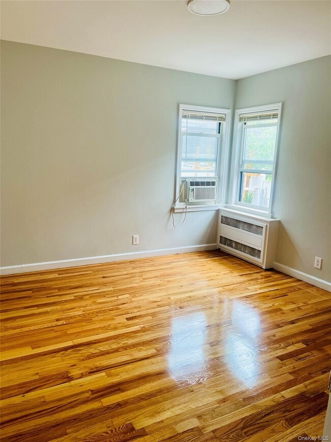 Building Photo - 15-42-42 Utopia Pkwy