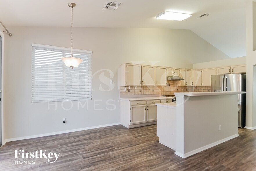 Building Photo - 2920 W Calle Lucinda