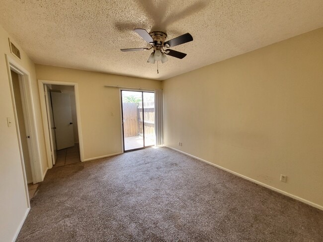 Building Photo - 4233 Siesta Ln