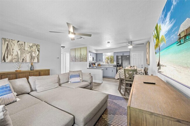 Building Photo - 1208 NE 5th Ave