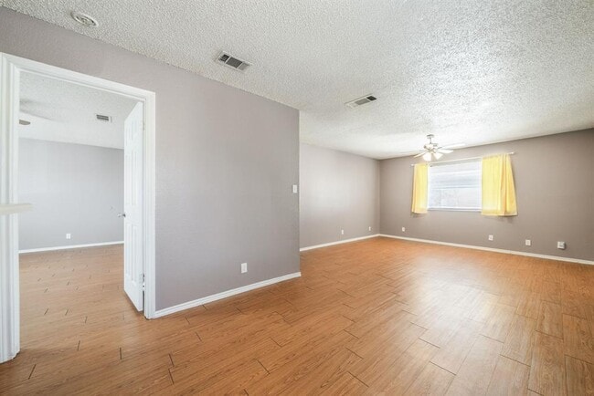 Building Photo - 5807 Spring Meadow Rd