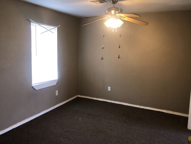 Building Photo - 200 off move in by May 15th!   ALL BILLS PAID! 2 bedrooms with 2 bath rooms that is a upstairs un...
