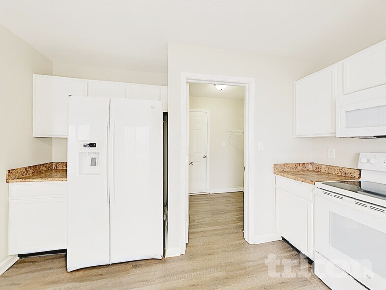 Building Photo - 3203 Brandenburg Dr