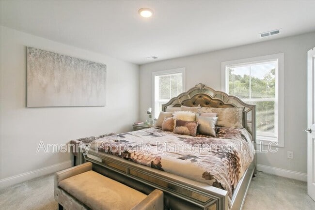 Building Photo - 121 Daybeacon St