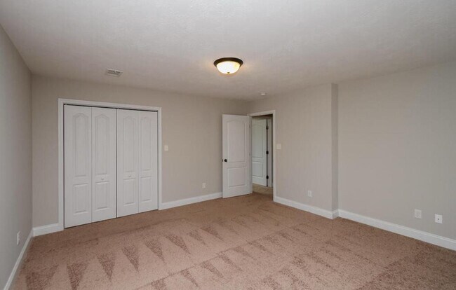 Building Photo - 834 Landing Dr