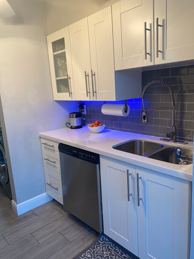 Kitchen - 1150 Homewood Blvd