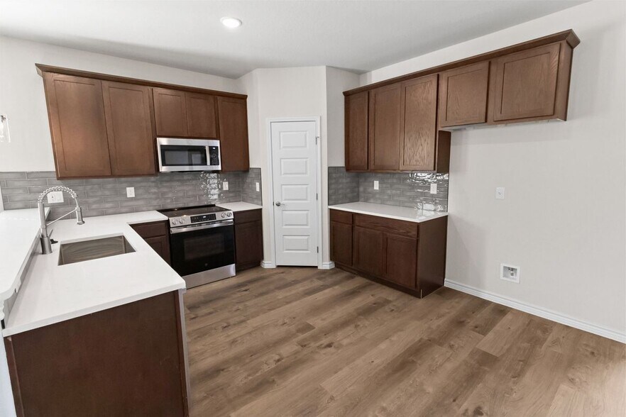 Building Photo - 804 W Huntington St