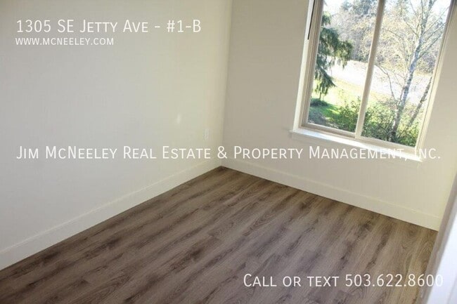 Building Photo - 1305 SE Jetty Ave