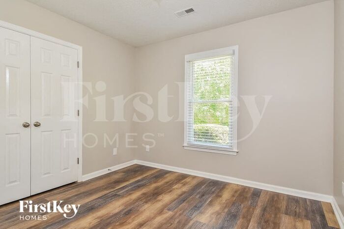 Building Photo - 2202 Acorn Ridge Rd