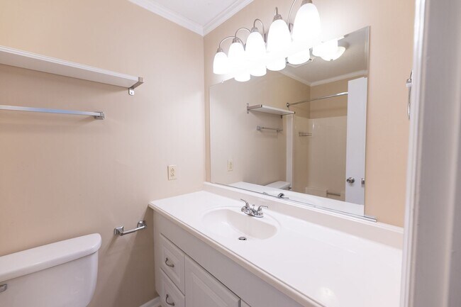 Building Photo - 185 Forest View Dr