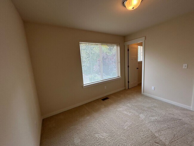 Building Photo - 4 bed/2.5 bath and 3 car garage and a down...