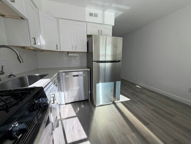 Building Photo - 605 Bush St