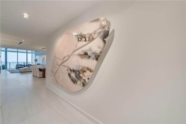 Building Photo - 2200 N Ocean Blvd