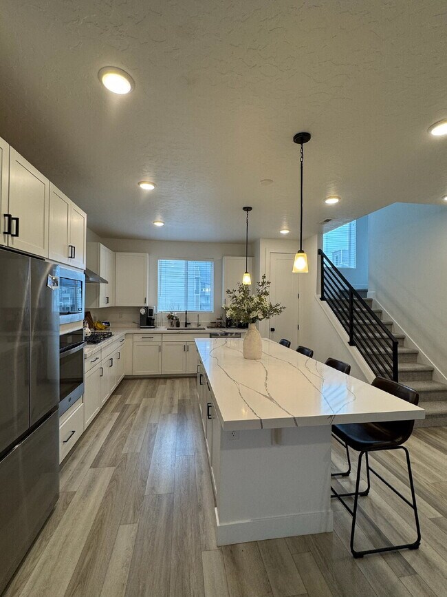 Building Photo - "Spacious 4-Bed Townhouse with Scenic Views & Rooftop Patio in American Fork!"