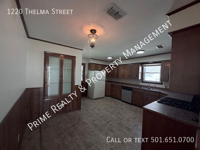 Building Photo - 1220 Thelma St