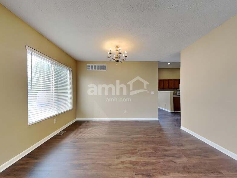 Building Photo - 4695 Woodfield Dr