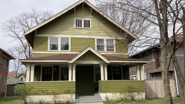 Primary Photo - 328 E 12th St